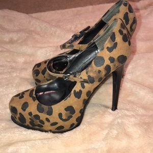 Simply Vera animal print stacked heel
